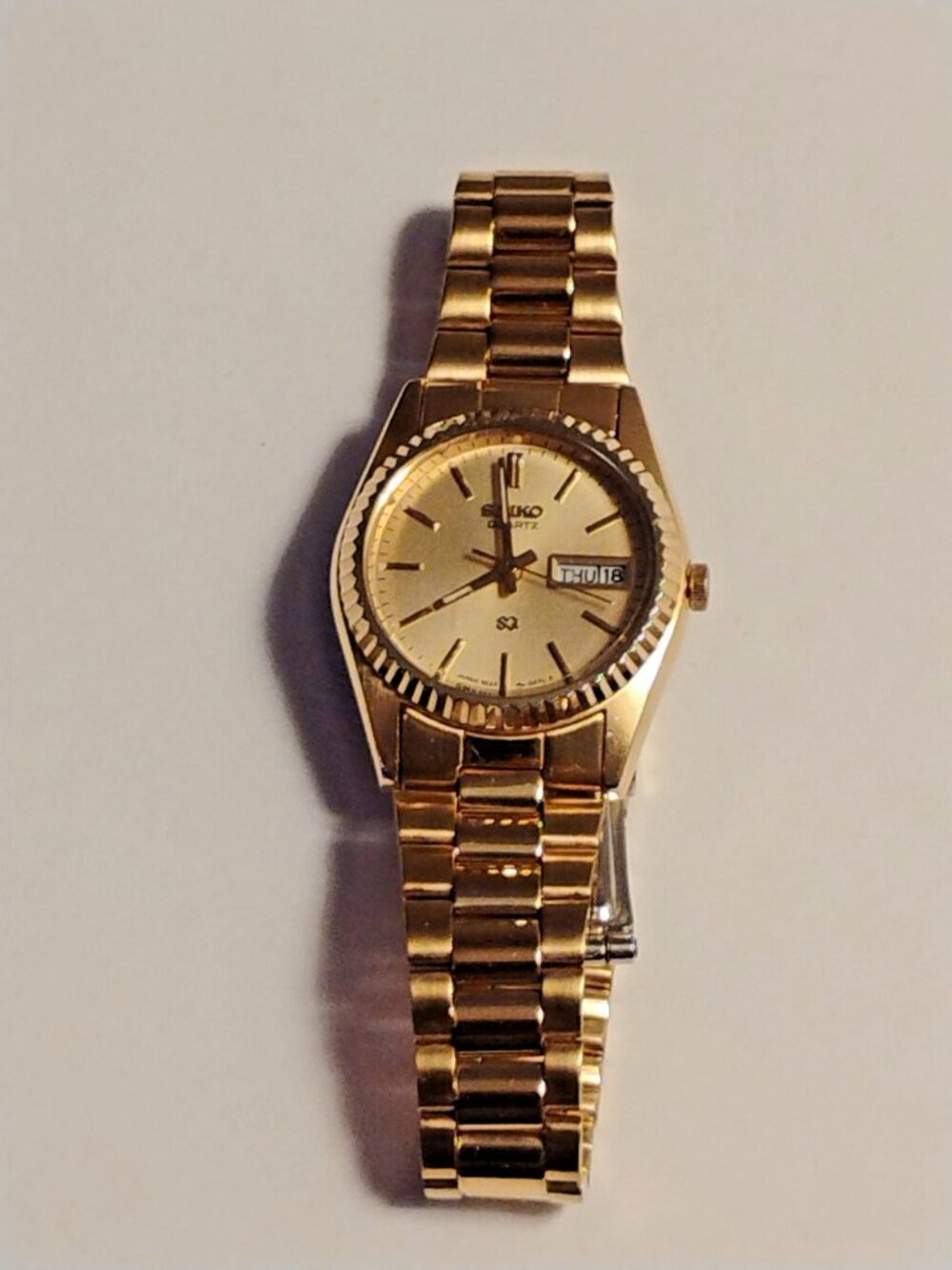 Seiko Ladies Coin Bezel Watch Gold Tone Gold Dial Day Date New Battery - Picture 6 of 7